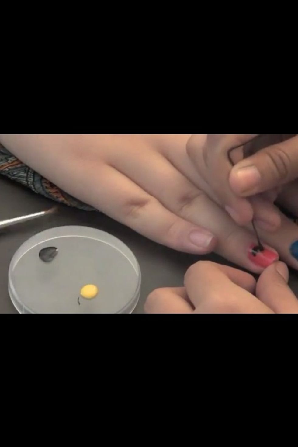 Complete making this and make the mouth of elmo like a half of circle