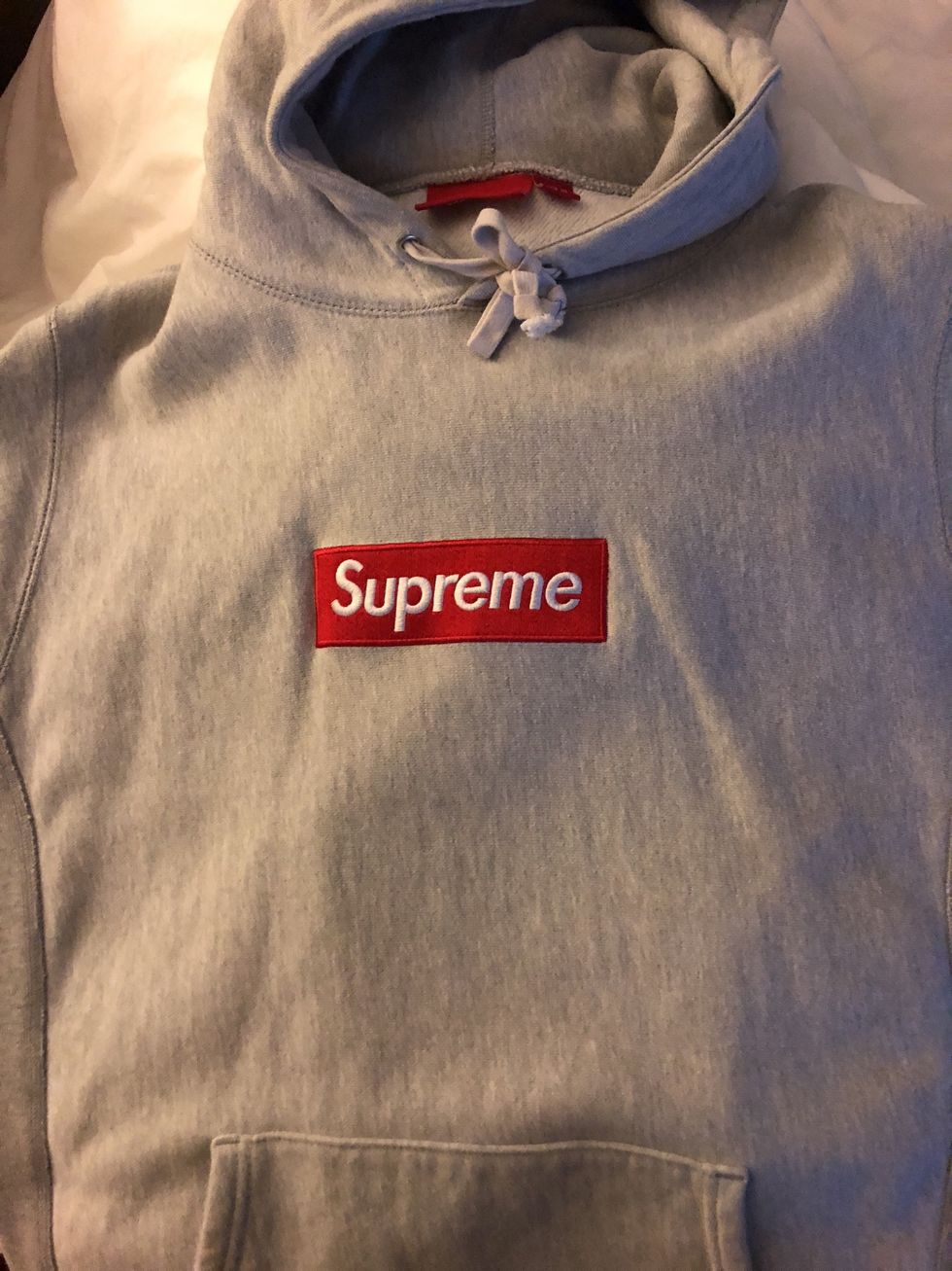 Compre ropa b\u00e1sica y cara.