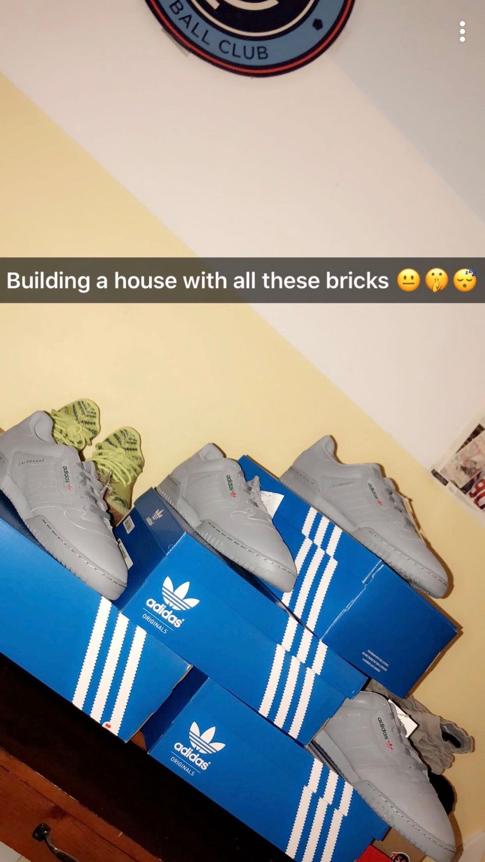 Compre zapatos que nunca lleva.