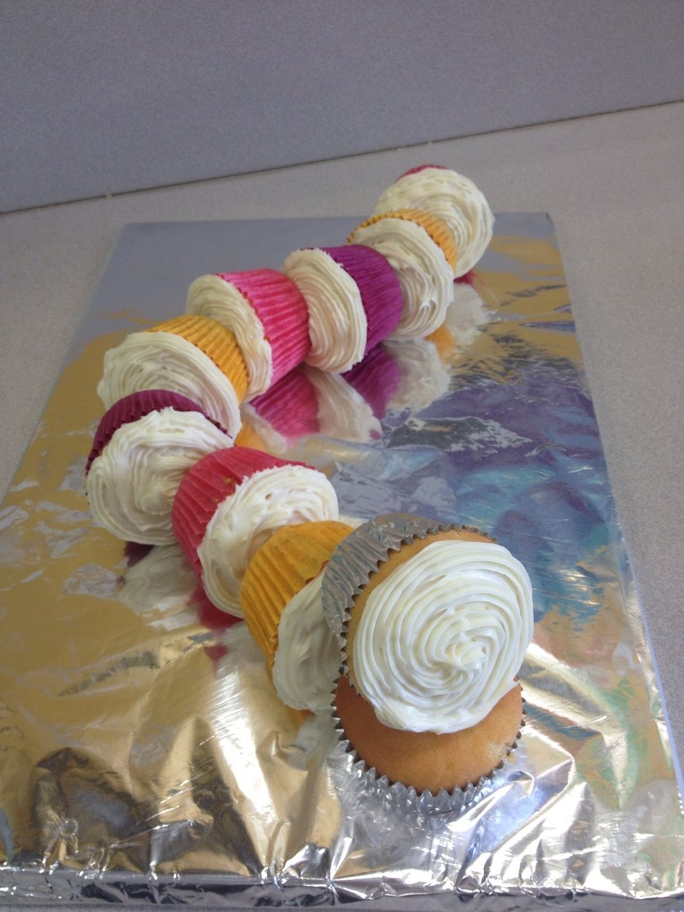 Configure the cupcakes so it looks like this (the caterpillar body)