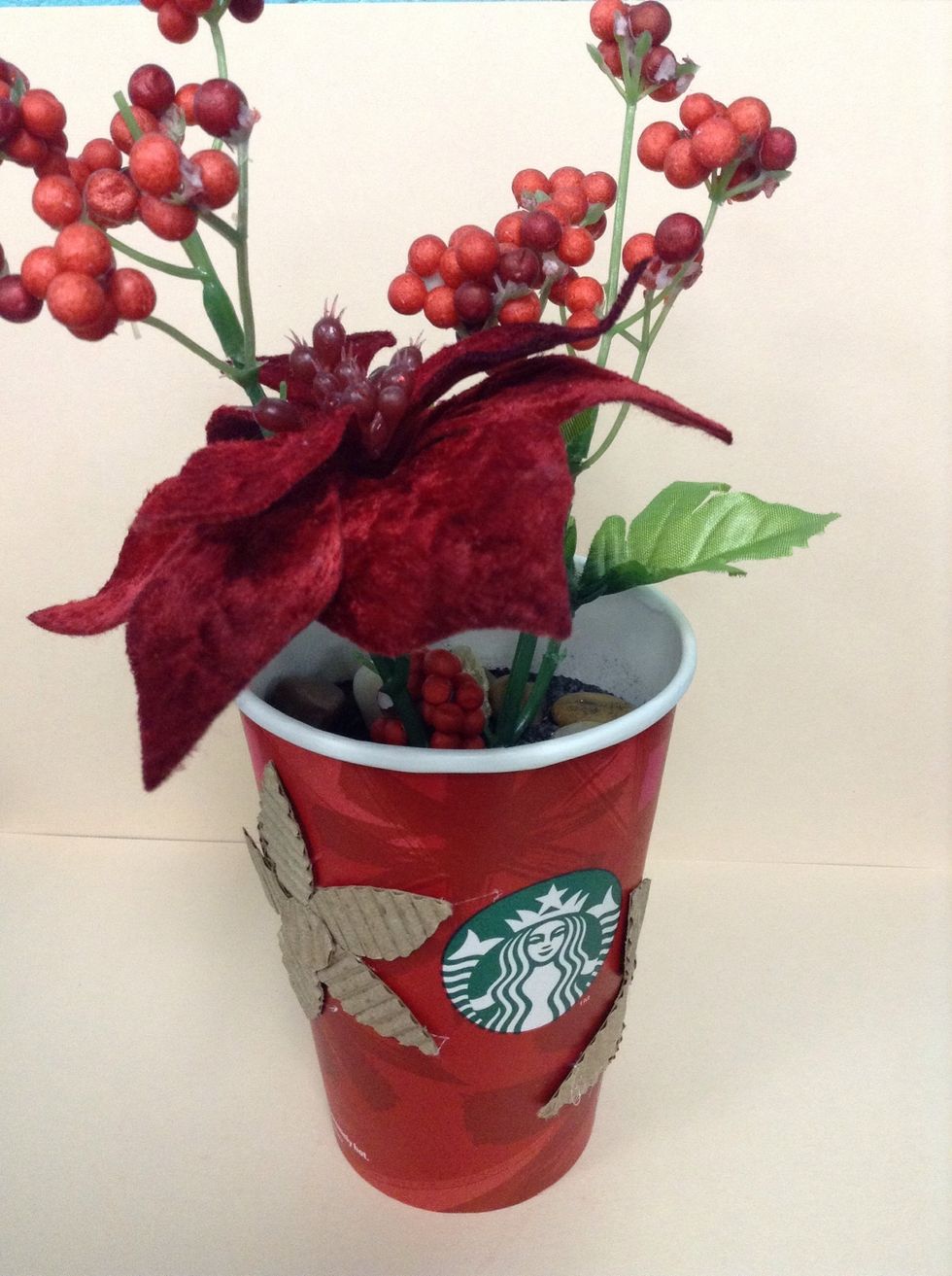 Congratulations! You've finished your holiday planter! Enjoy! (Side view, left)