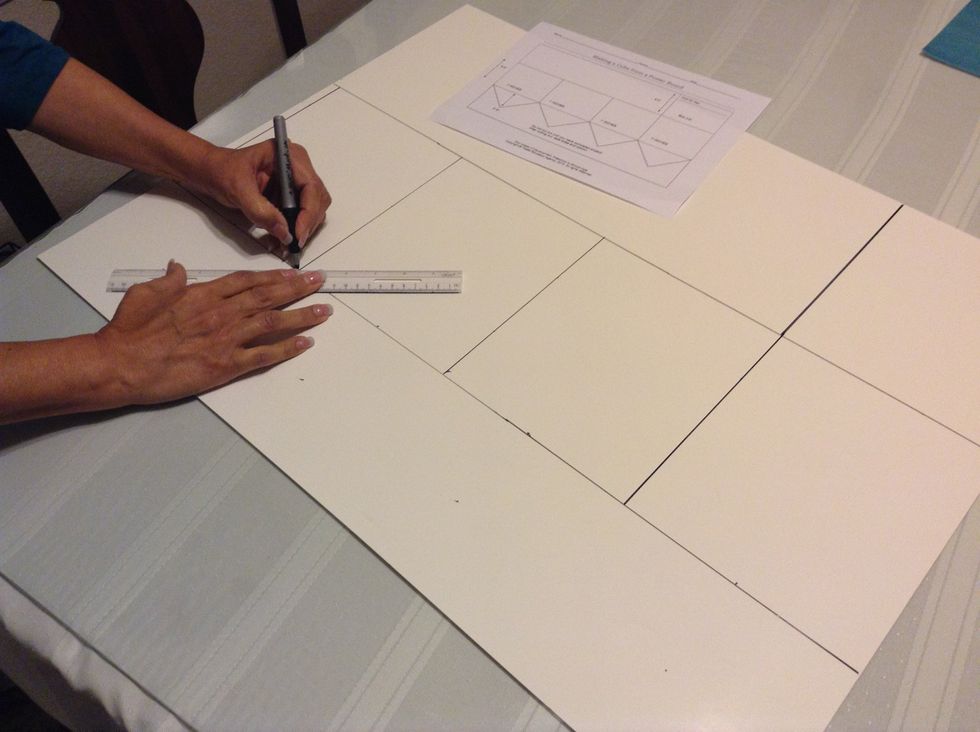 Connect the corners of the boxes with the bottom mark to form a triangle shape. These will be the bottom flaps of the cube.