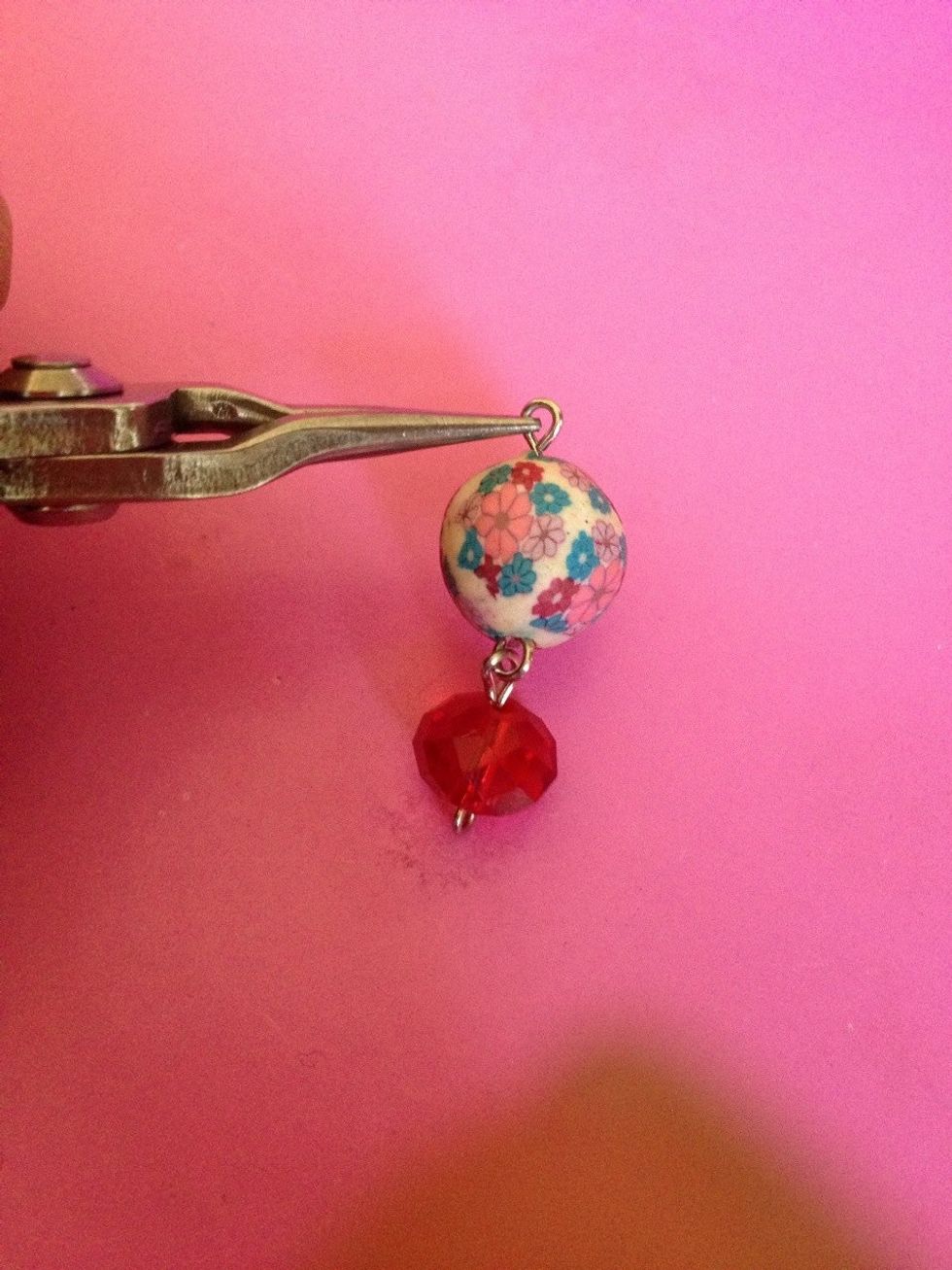 Connect the other end of the bead onto the next bead (depending on your pattern)