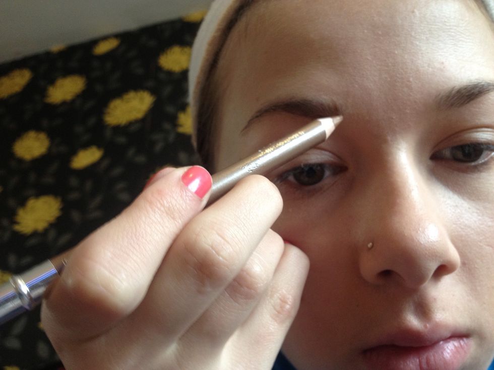 Connect the previous line to a line at the front of the brow