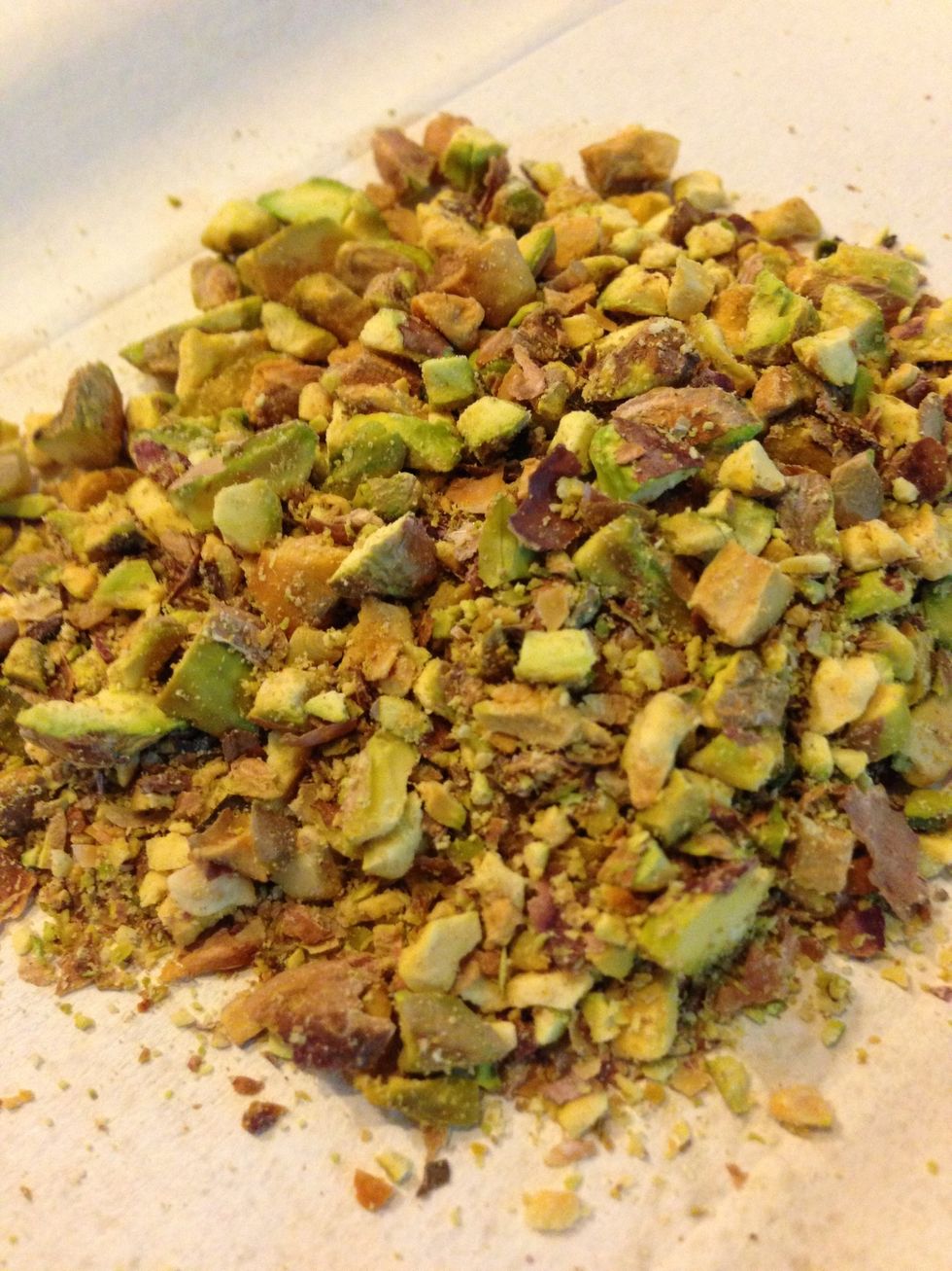 Conservare la parte rimanente del trito dei pistacchi per condire i piatti alla fine