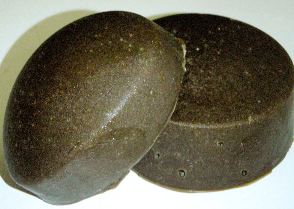 Consider adding salt - up to 140 grams for every 100 grams of lotion bar - to create scrub bars! Add up to 1 more gram EO or FO and the salt after removing from the heat.