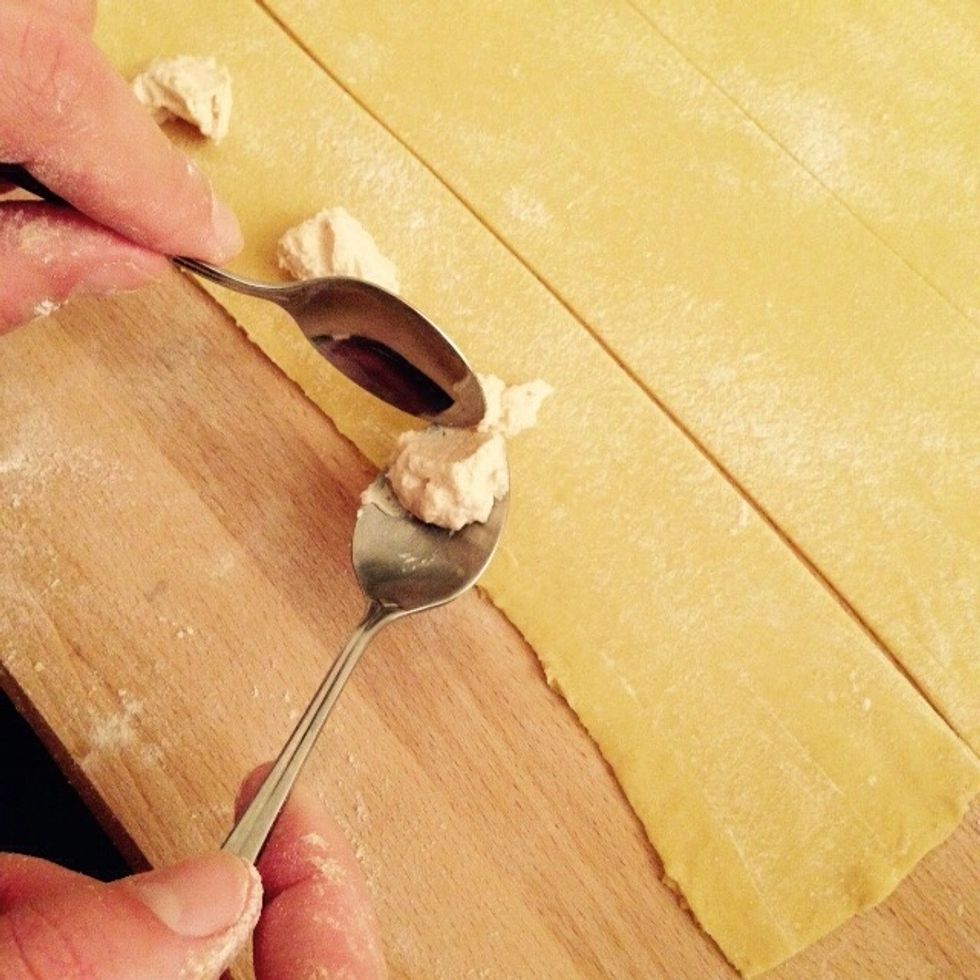 Consider an area of 4x4cm per each raviolo and start scooping the stuffing (about 1/2 a teaspoon) at the center of each one.