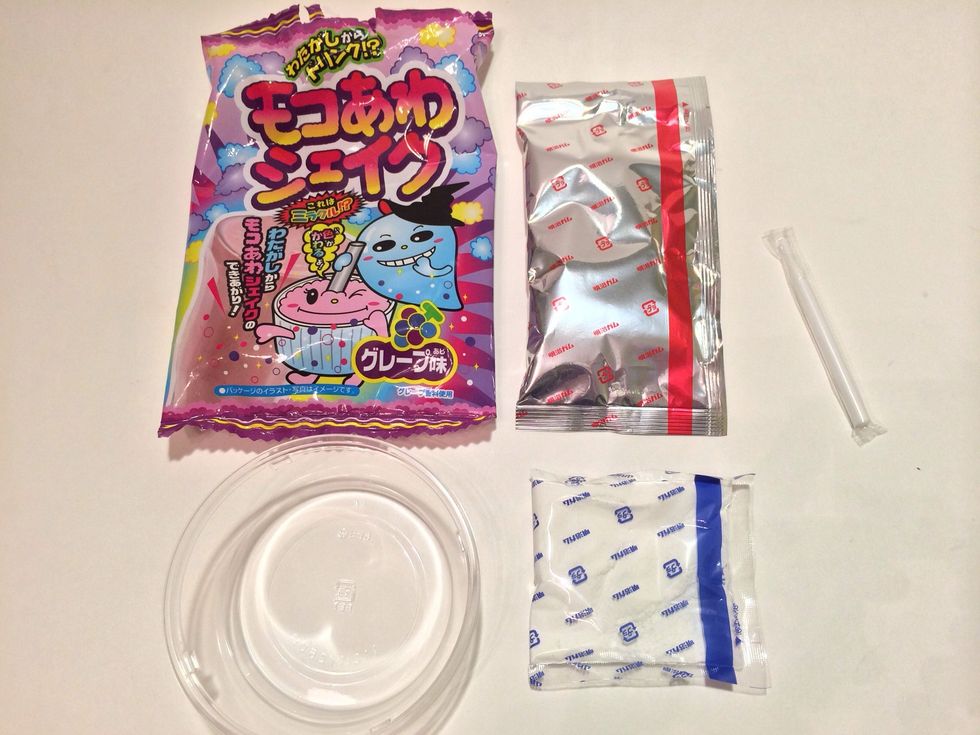 Contents: Mixing bowl-- SILVER RED Pack Grape Watapachi--CLEAR BLUE Pack Foam Activator Powder-- Extending Straw/Mixer
