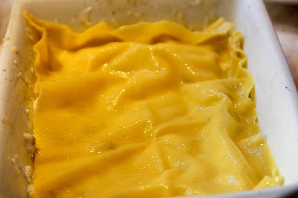 Continue adding layers till you arrive to the edge of the pan