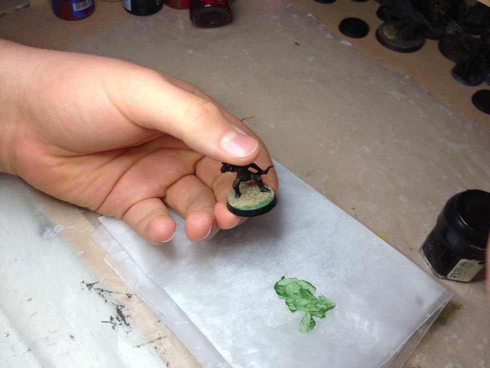 Continue around the rim of the base. The use of this mixture is especially good for larger bases.