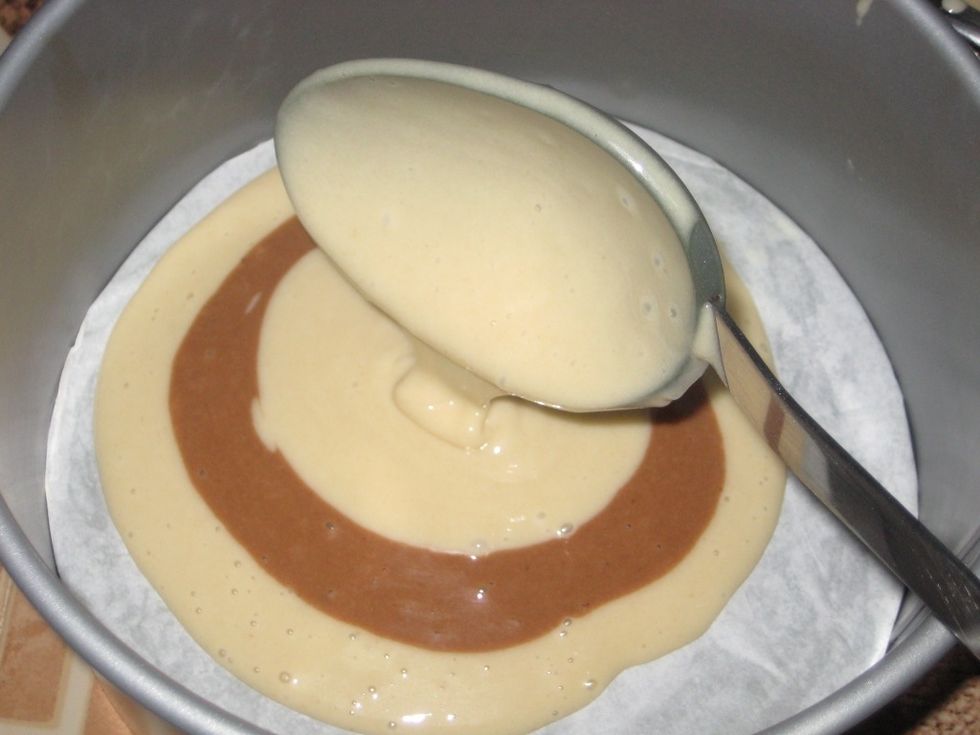 Continue by alternating the white and chocolate. You can pour 2 scoops at a time for each pour.