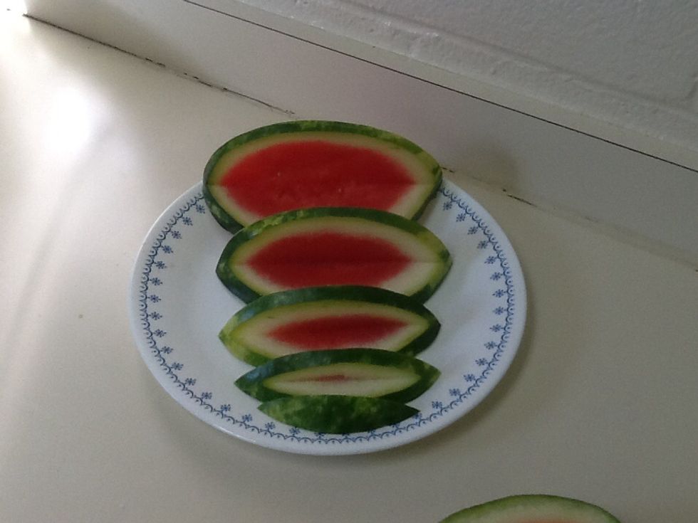 Continue cutting as in step 3 about 1/4 of an inch in. The more slices you have, the better it will look. I used 5 sections for the wing. If you don't feel the same do less or more, your choice.