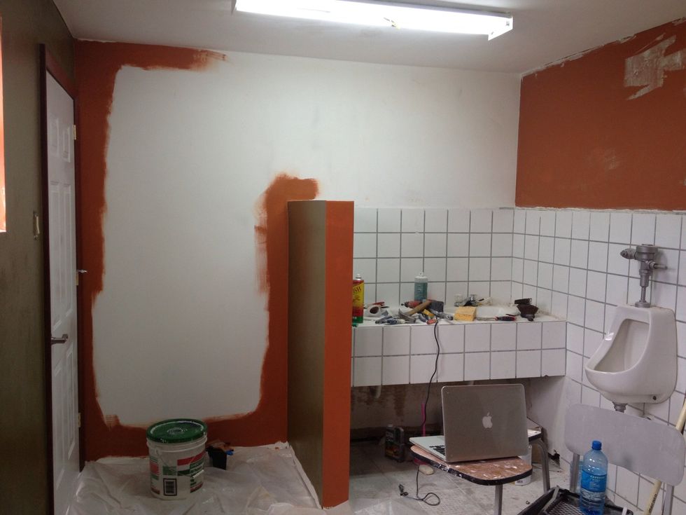 Continue this technique all the way around the wall.