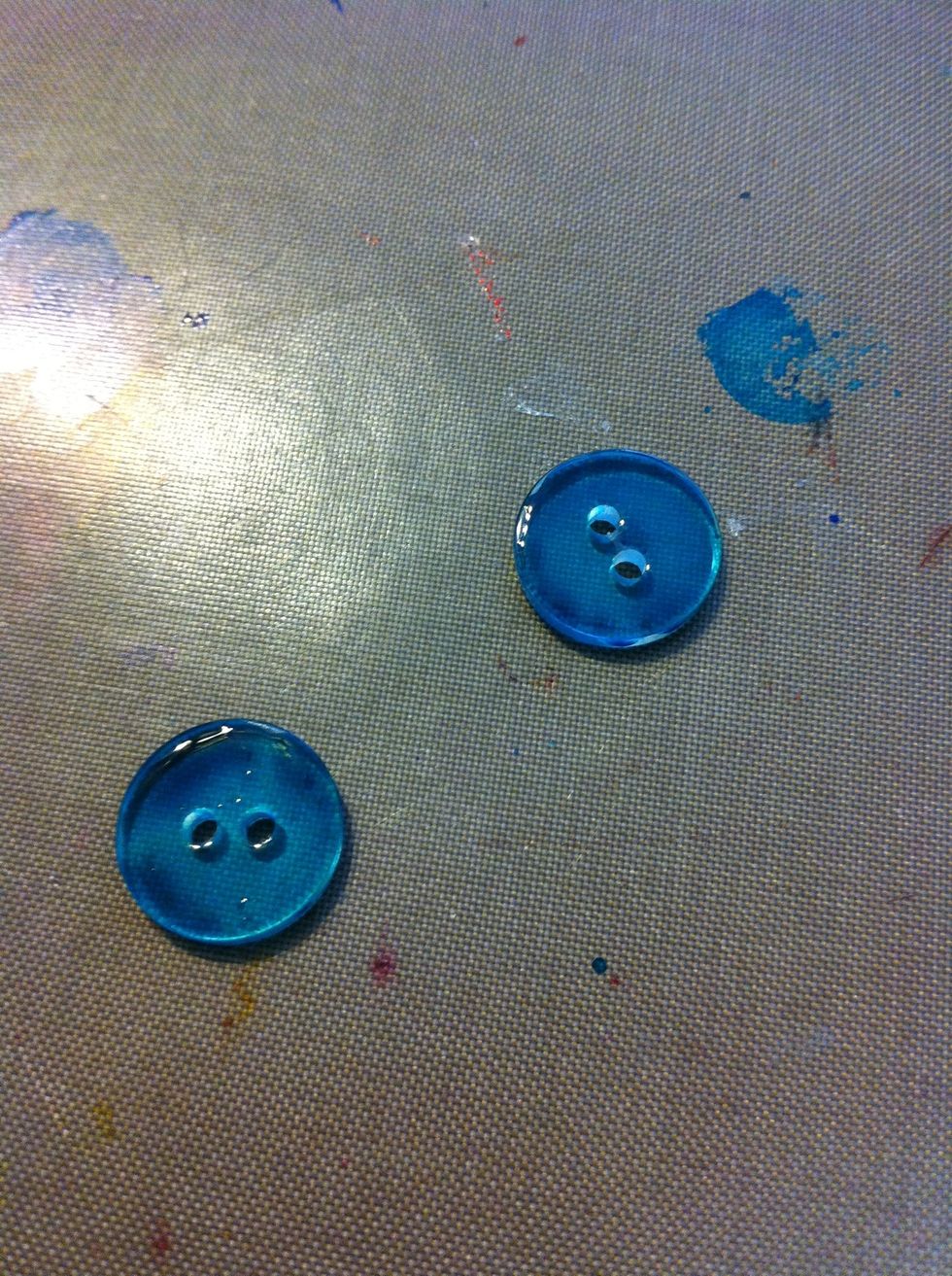 Continue to add ink in layers. You can also use a toothpick to help push the ink around on the buttons if you prefer not to use the q-tip. Allow the ink to dry.