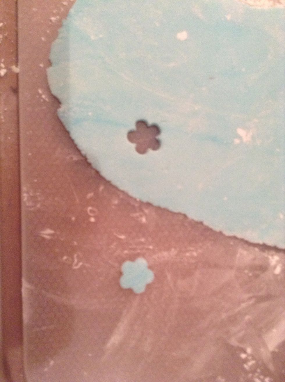 Continue to cut more, then set aside to harden