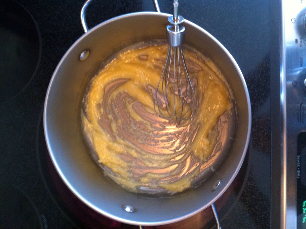 Continue to mixte for a minute over low heat. Slowly incorporate the milk and raise the heat to med/hight. Stire the preparation vigorusly until thikening.