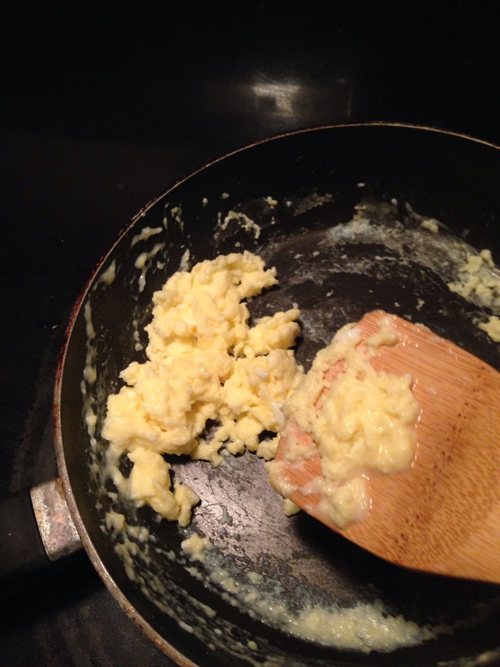 Continue to stir the egg around until it looks like this. Make sure it is not too runny and moist, but don't let it overcook either.