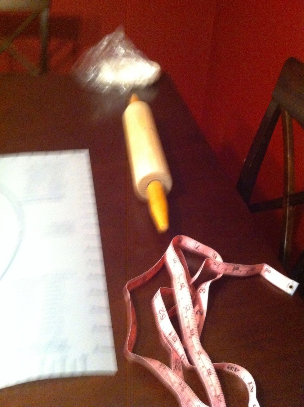 Contrary to what everyone says, I used this wooden rolling pin. I didn't want to buy a silicone pin until I knew that I could do this. Dust the pin with confectioner's sugar.