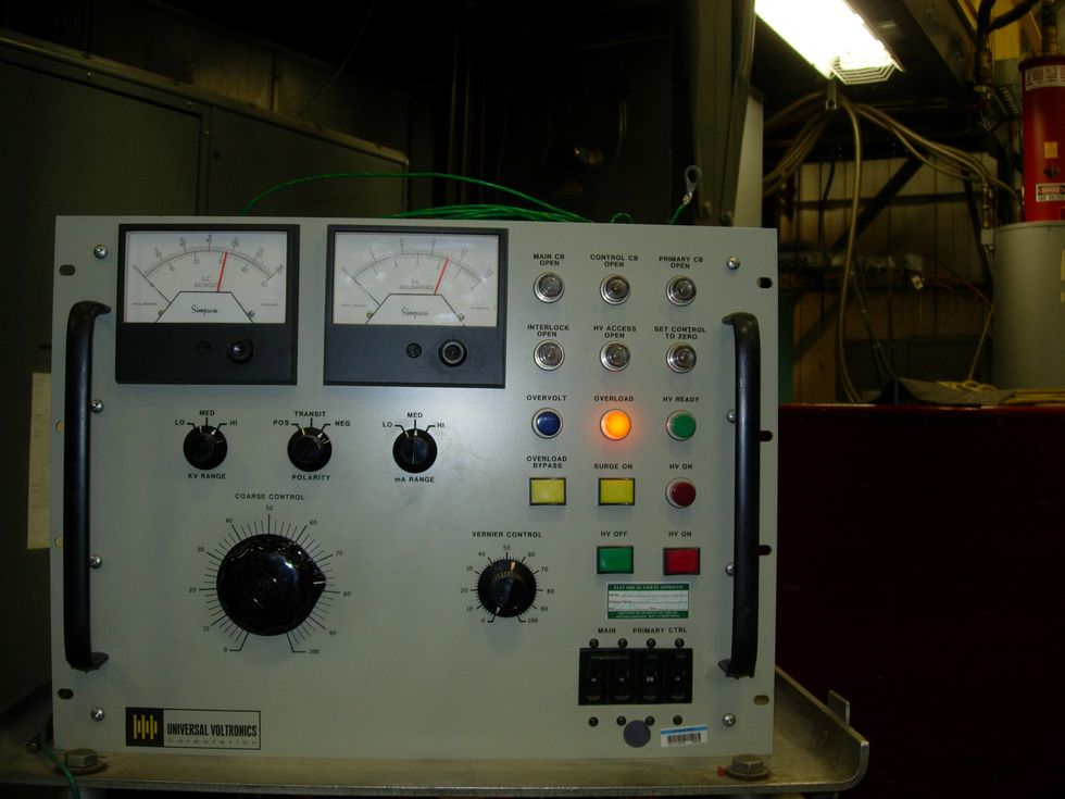 CONTROL FRONT PANEL Increase the high voltage to a max of 110 kV while noting the vac ion current and vac ion current below 1 mA as a guideline. Do not exceed 300 watts of power.