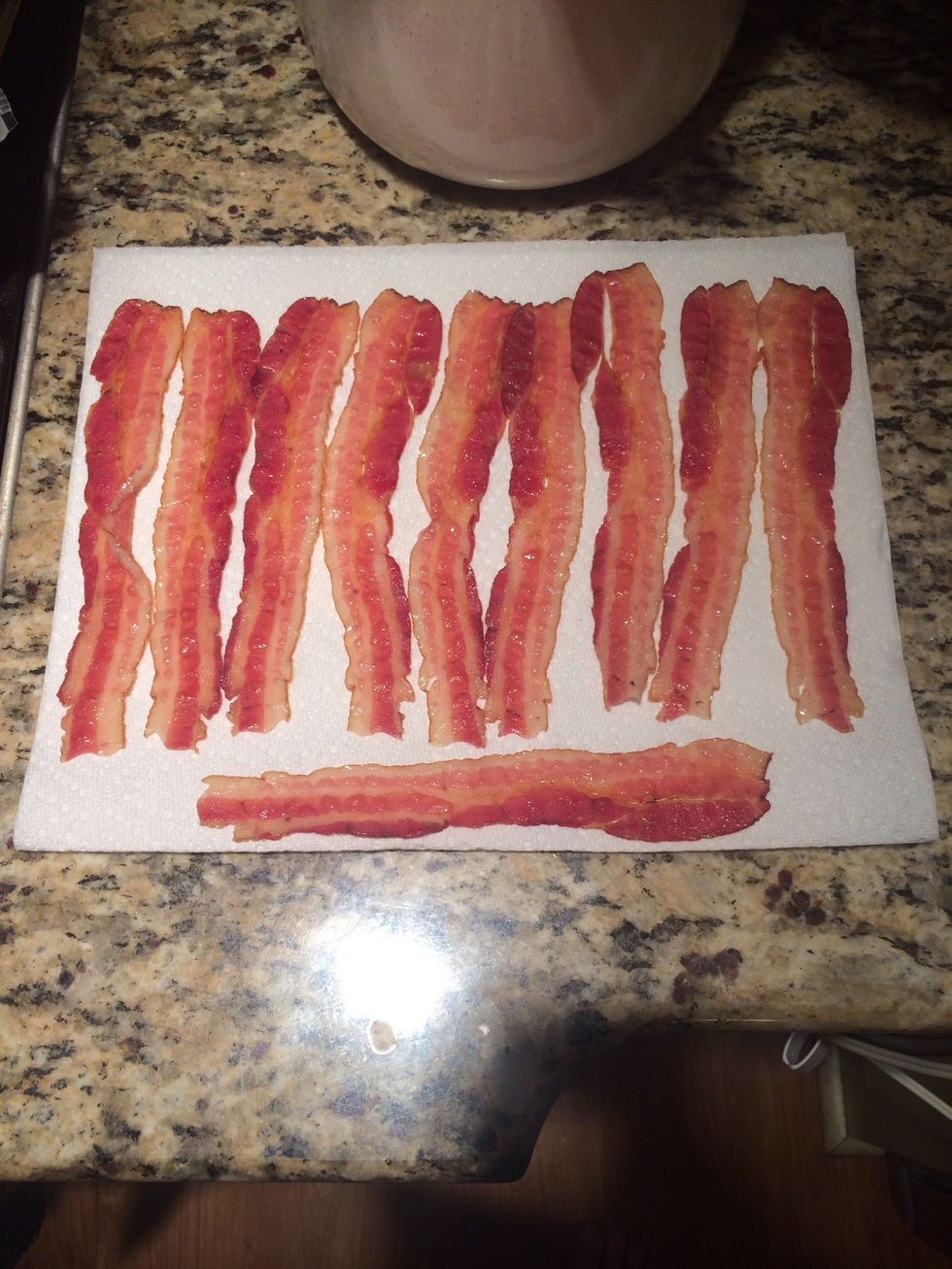 Cook 10 pieces of bacon