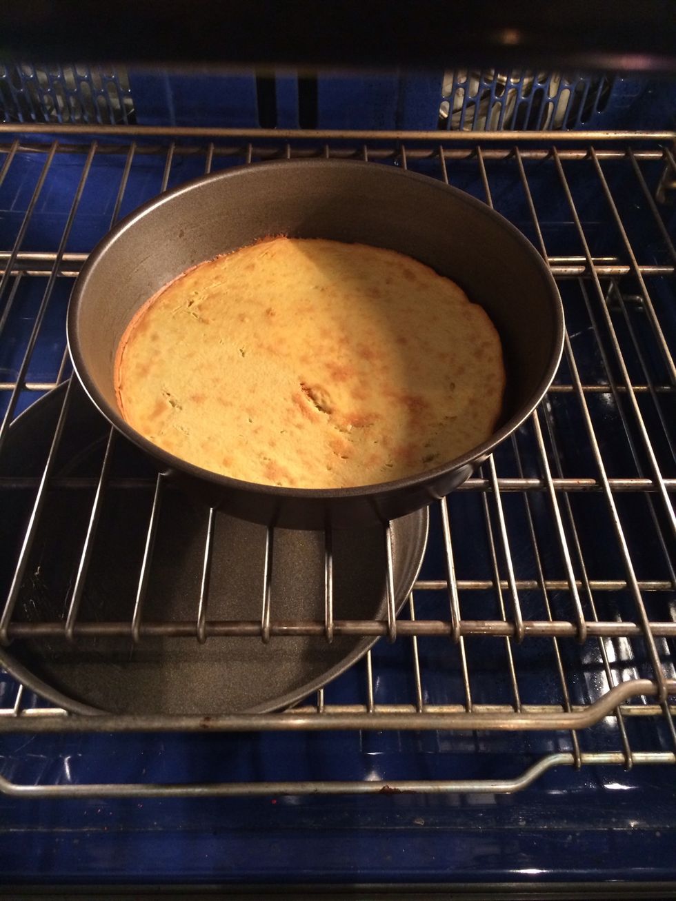Cook for 15-20 mins before you turn it. The bread will b easily turned when cooked
