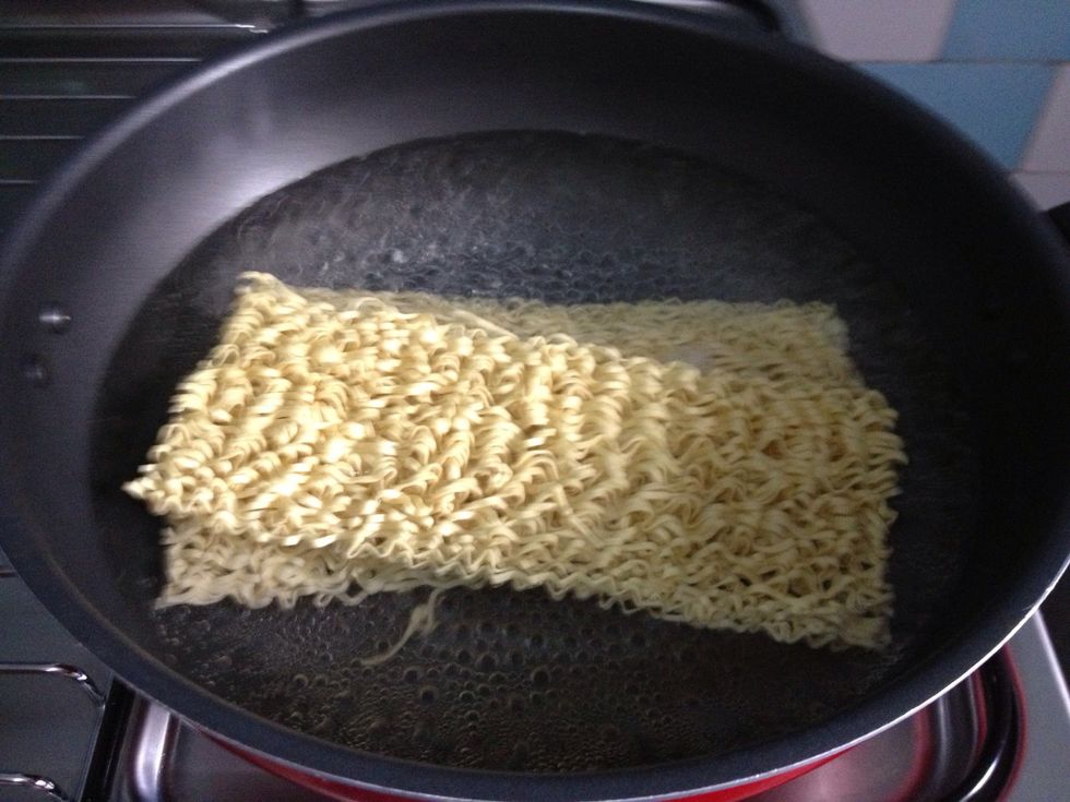 Cook for about 2 minutes. Do not overcook, coz it will not look nice as bakmi goreng :)