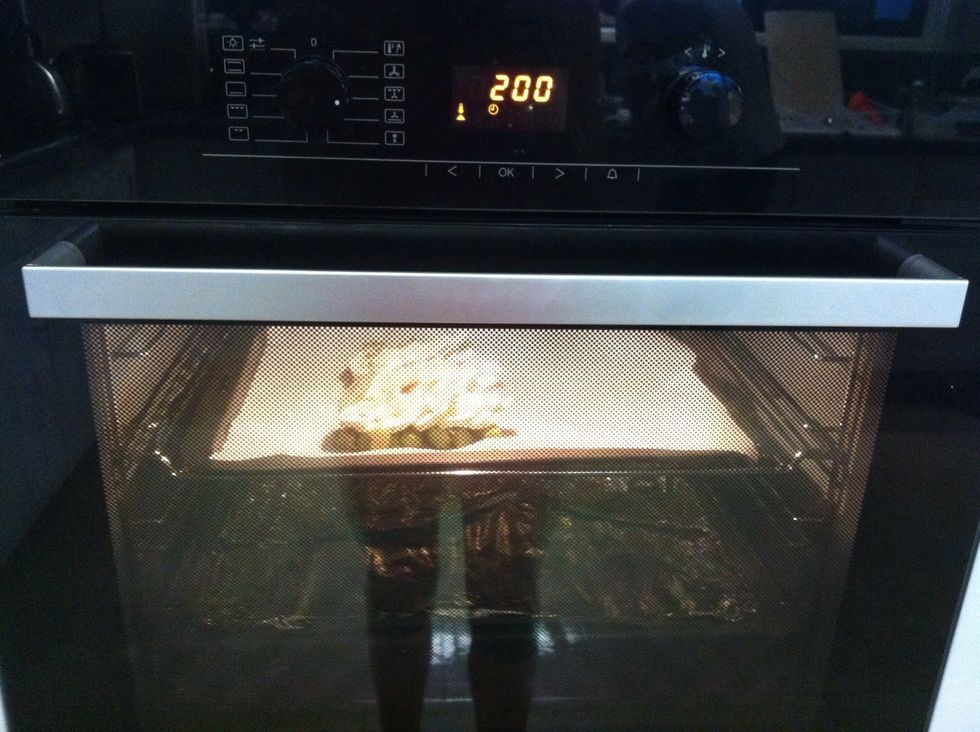 Cook in oven on top heat on 200 Celsius for 3 minutes