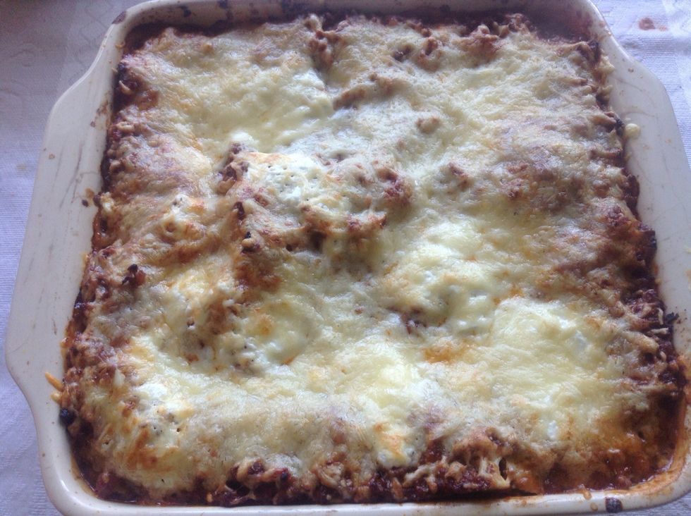 Cook in the oven between 45 to 60 min, plant a knife to test the softness of the pasta