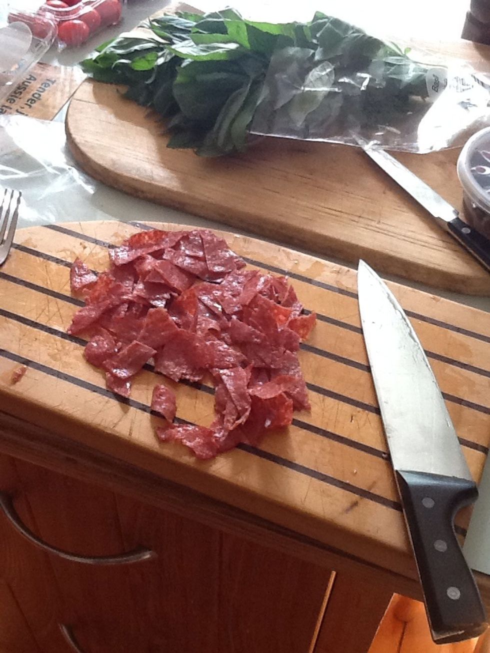 Cook salami on a pan for 10 seconds for each piece and chop it up
