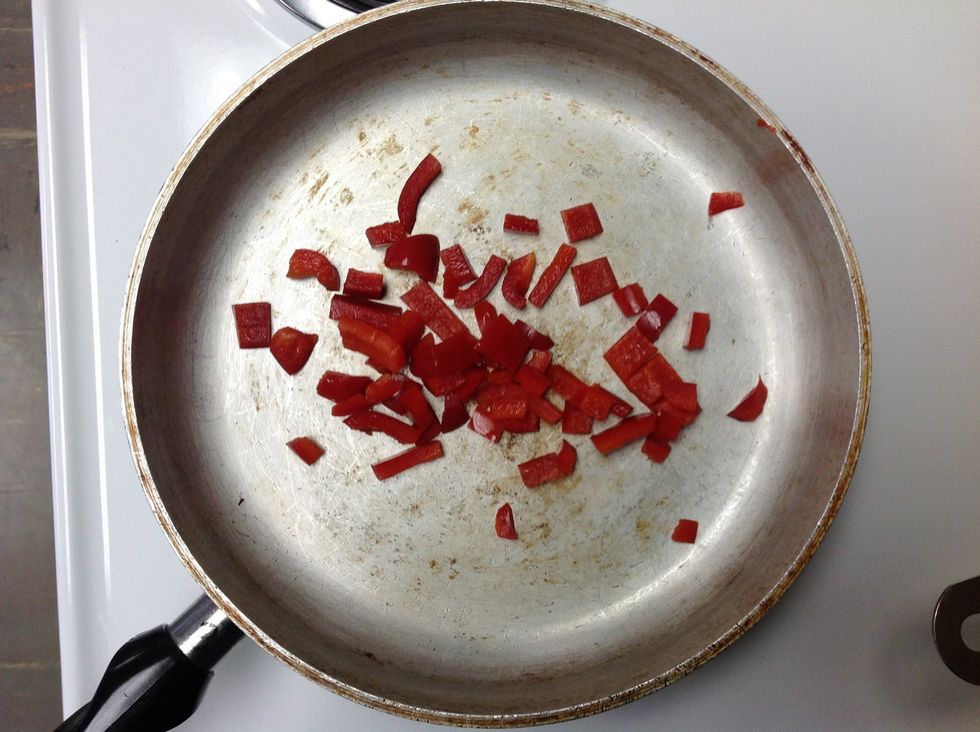 Cook the pepper in a skillet on medium heat for 3 or 4 mins or until crispy-tender
