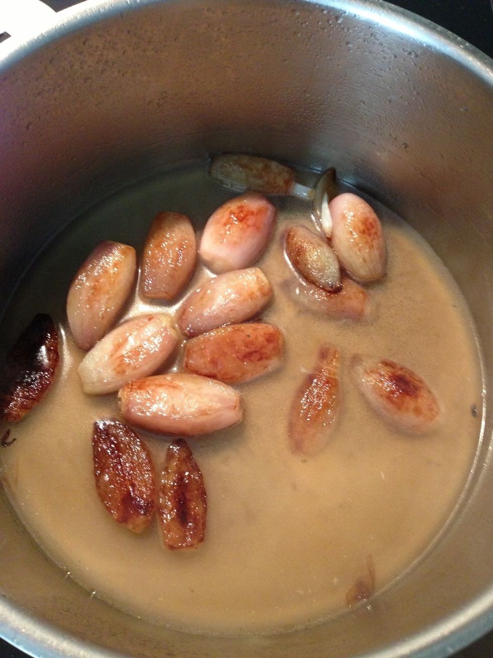 Cook the shallots in oil, butter or? Until golden. Discard the grease. (And put the shallots on a kitchen paper). Put them back in the cooking pot add 1 cup chicken broth. Cook 20 mins
