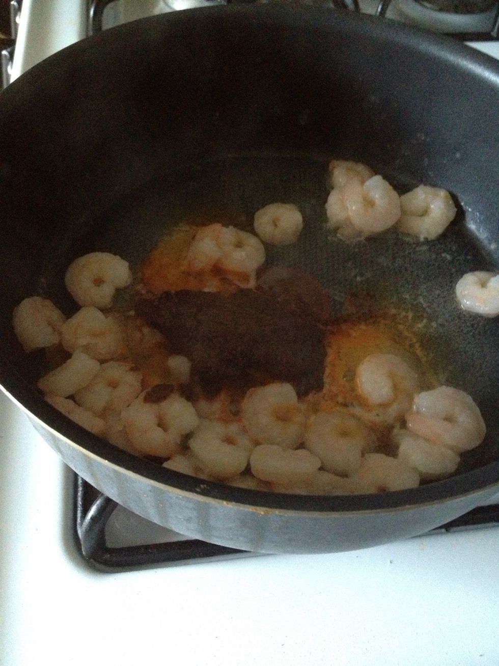Cook the shrimp first, next time I'll try cook with onion for better flavor.