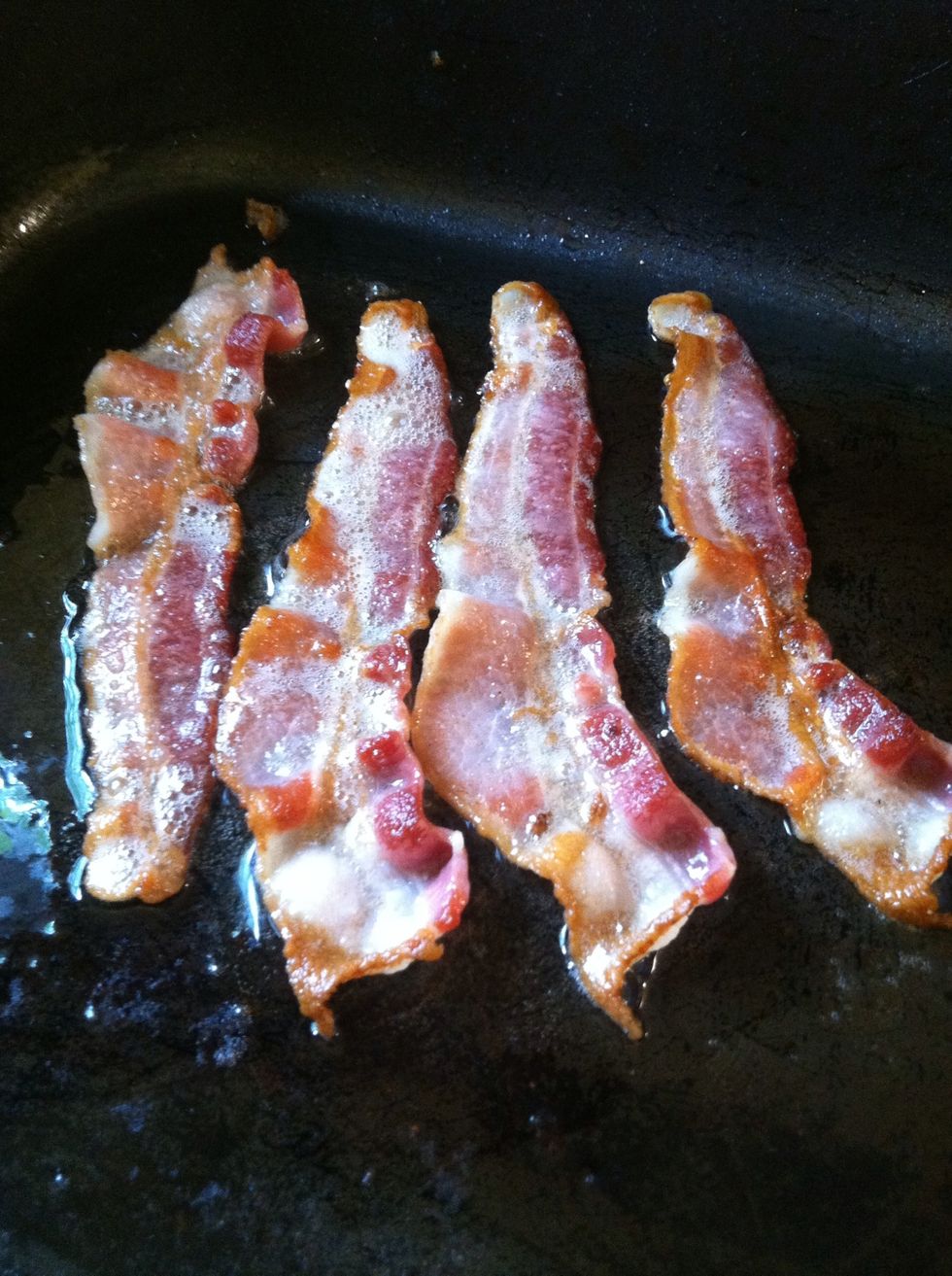 Cook your bacon per your preference. Pls. Make sure to flip it once. If you like it crispy, don't take it out right away.