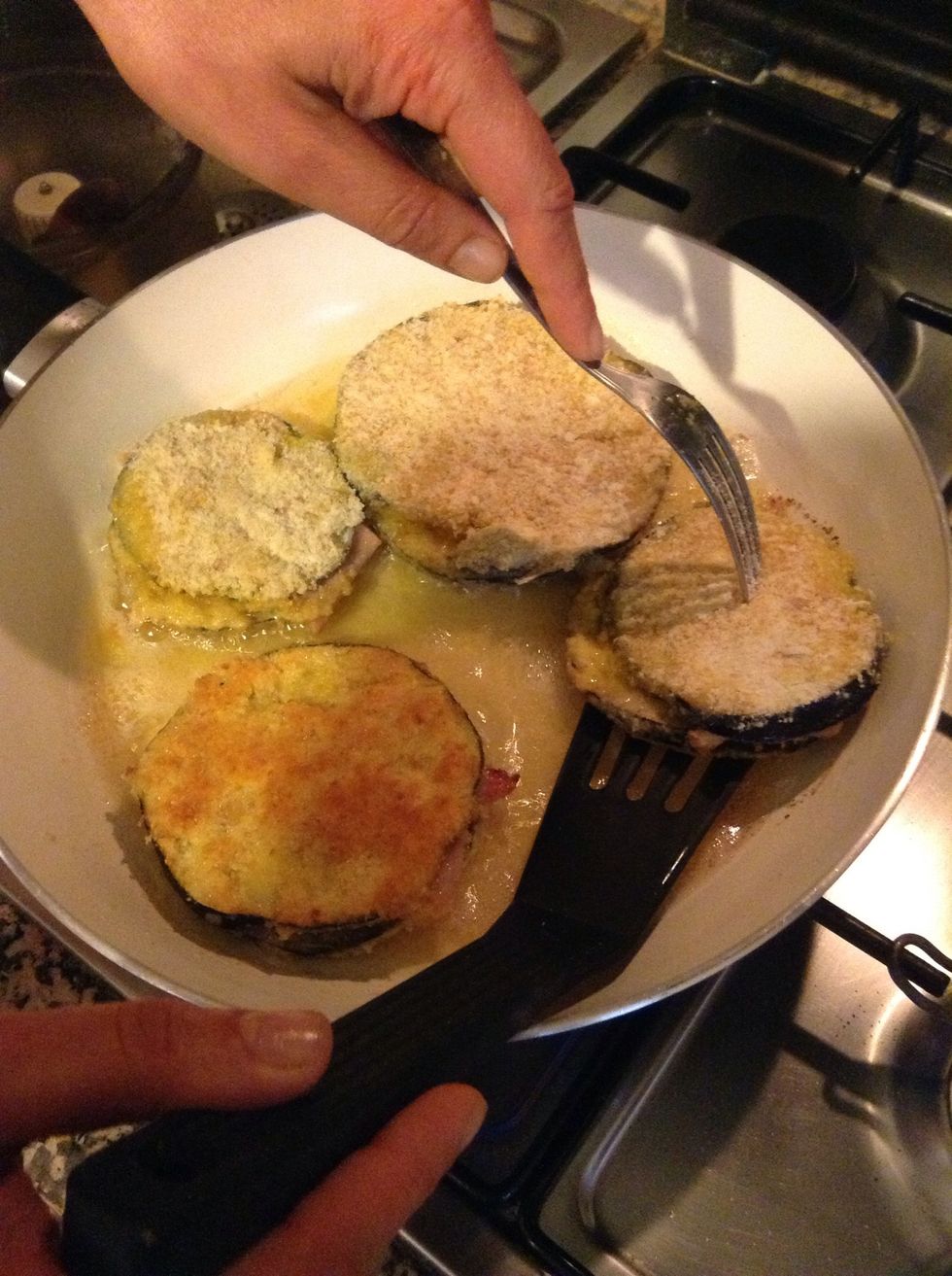 Cook your cordon bleu for 3-4 minutes per side.