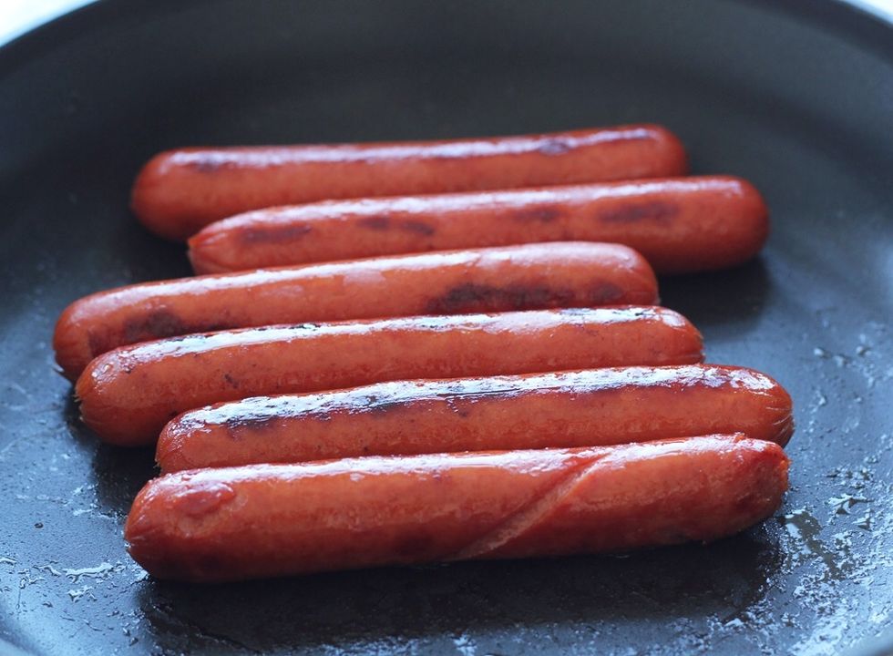 Cook your OSCAR MAYER SELECTS CHICKEN BREAST HOT DOGS: Set a medium size frying pan to medium heat. Place hot dogs in pan and cook for 6-8 minutes turning until dogs are crispy and slightly browned.