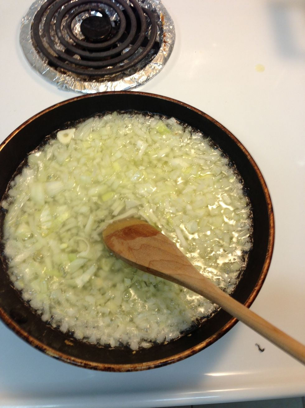 Cooking slowly, without toast the onion. Medium fire