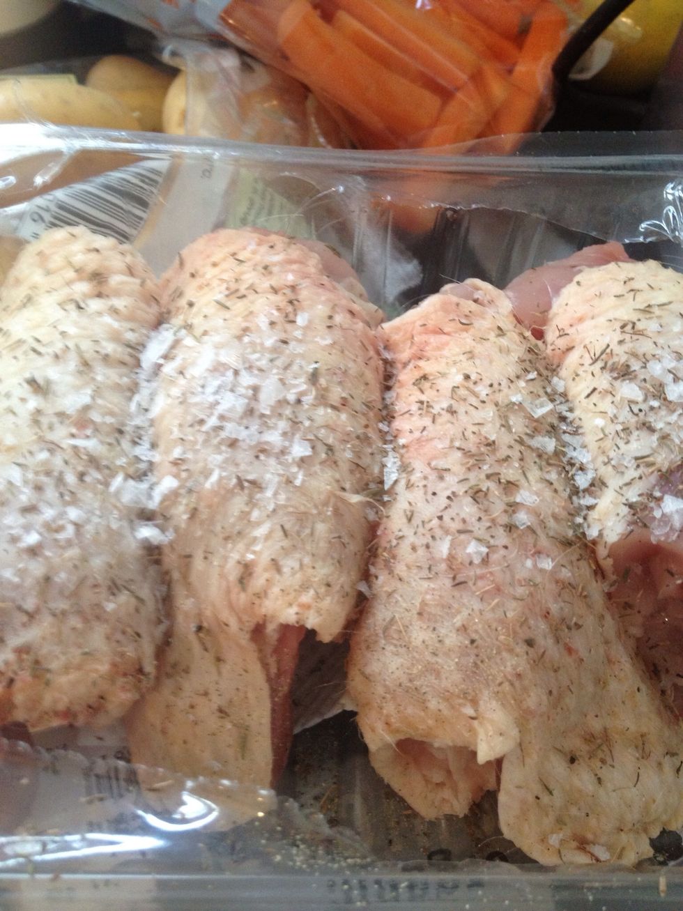 ~COOKING STEP: Season chicken thighs~PROBLEM : One-handed pepper mill grinding is impossible. ~SOLUTION: Use 'salt pig' or ramekin with sea salt to crumble with good hand. Pestle & mortar the pepper.