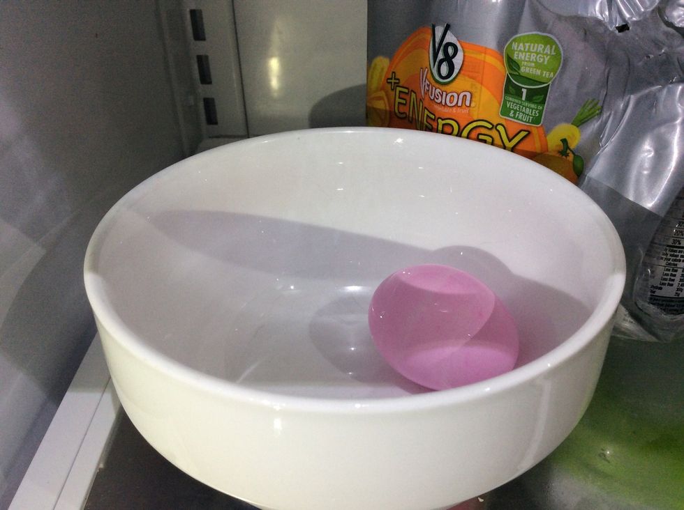Cool eggs again in the refrigerator
