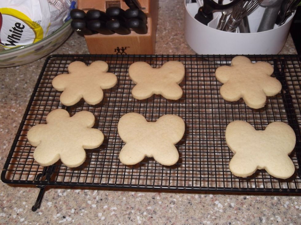 Cool the cookies down.