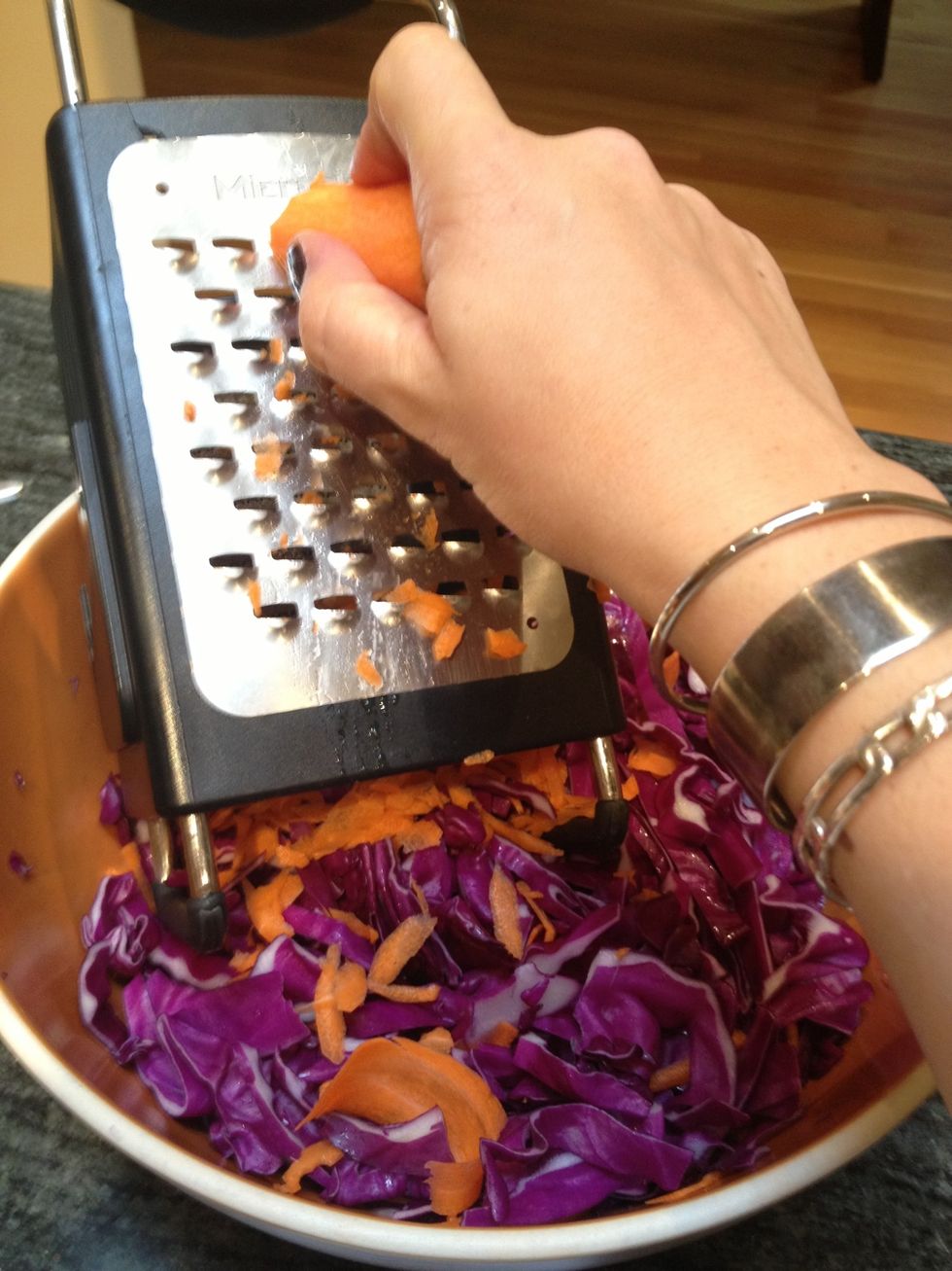Core and shred the cabbage. Then grate the carrot and the peppers.