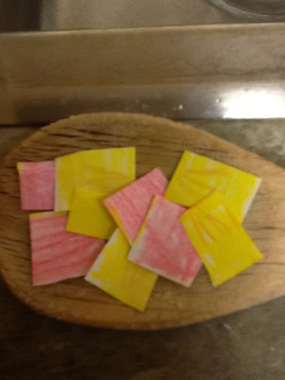 Coupez de l'ananas et du jambon! (Cut the pineapple and ham)