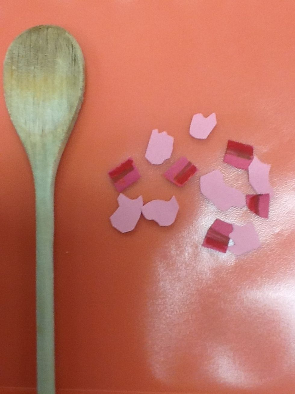 Coupez du bacon et des prosciutto ( cut the bacon and prosciutto)