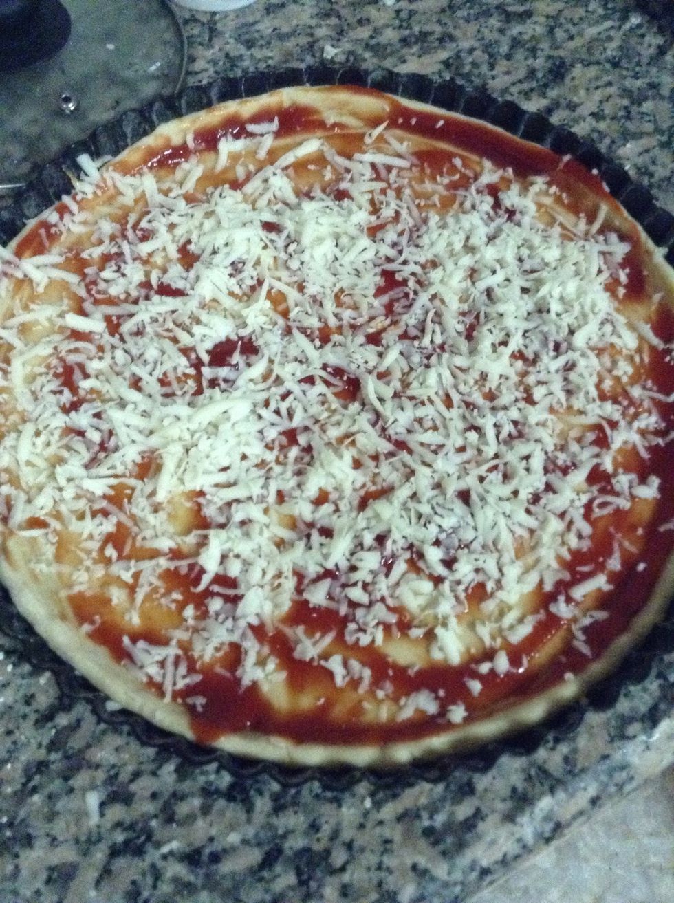 Cover all the corners well with grated cheese