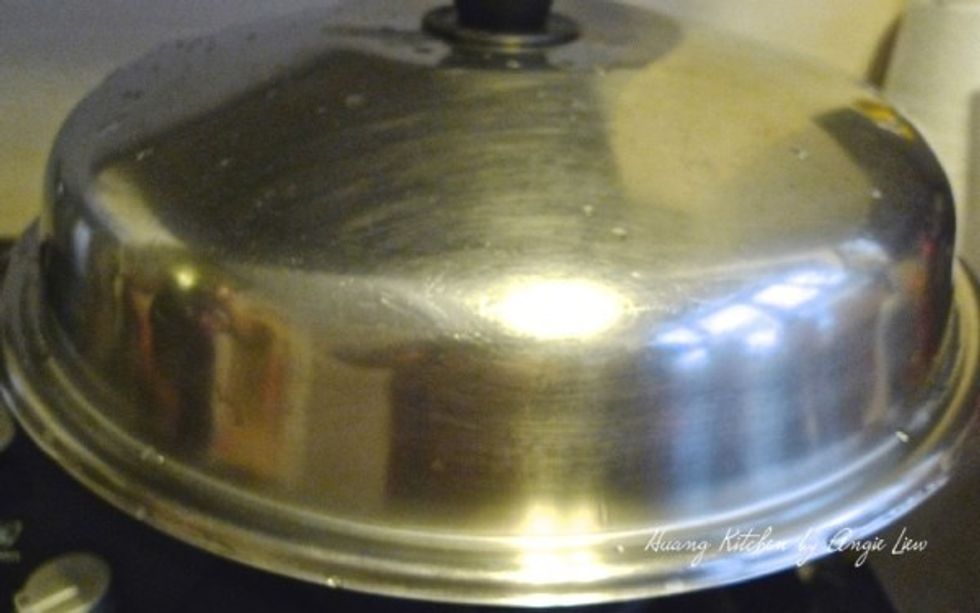 Cover and allow to simmer ( low heat ) for 5 minutes.