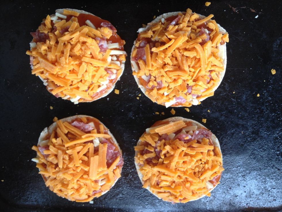 Cover generously with more cheese.  TIP - best to put most cheese in middle as it will melt and ooze off sides otherwise \ud83d\ude09