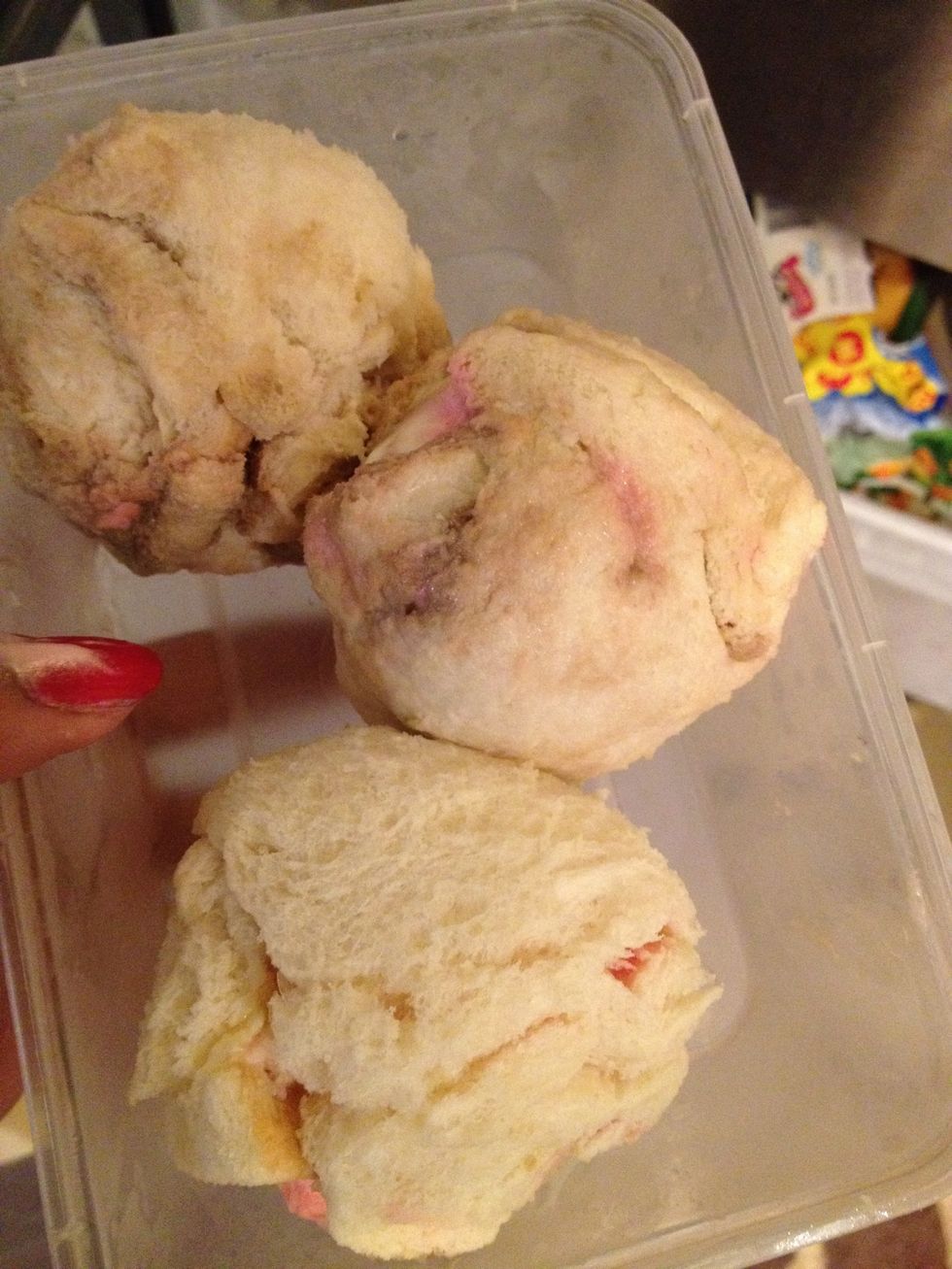 Cover icecream ball with the bread