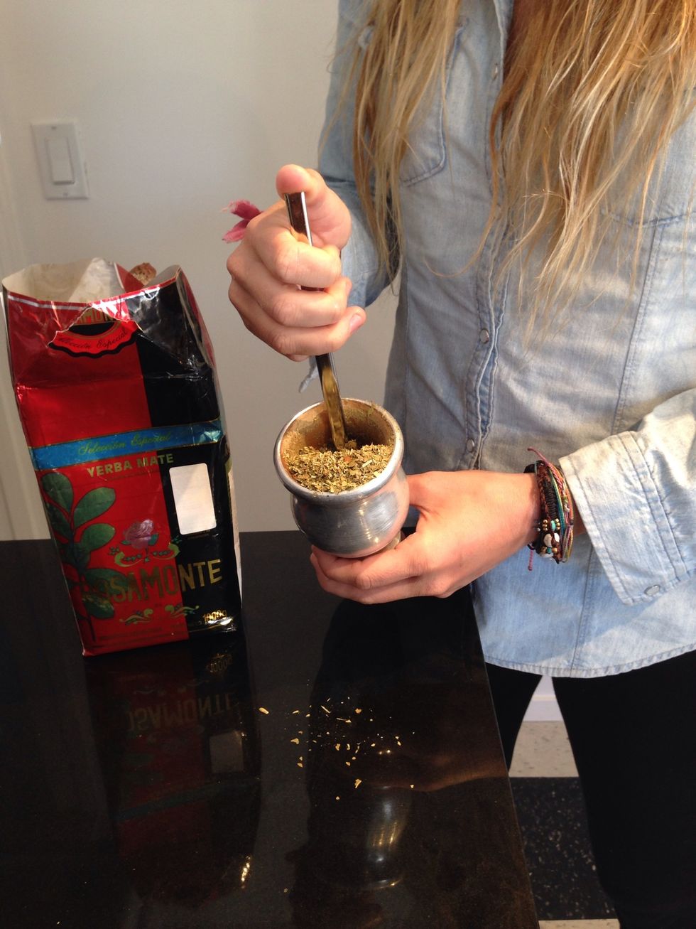 Cover the bombilla with your thumb & place the straw underneath the wall of yerba