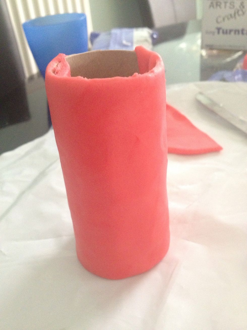 Cover the cardboard tube in red icing