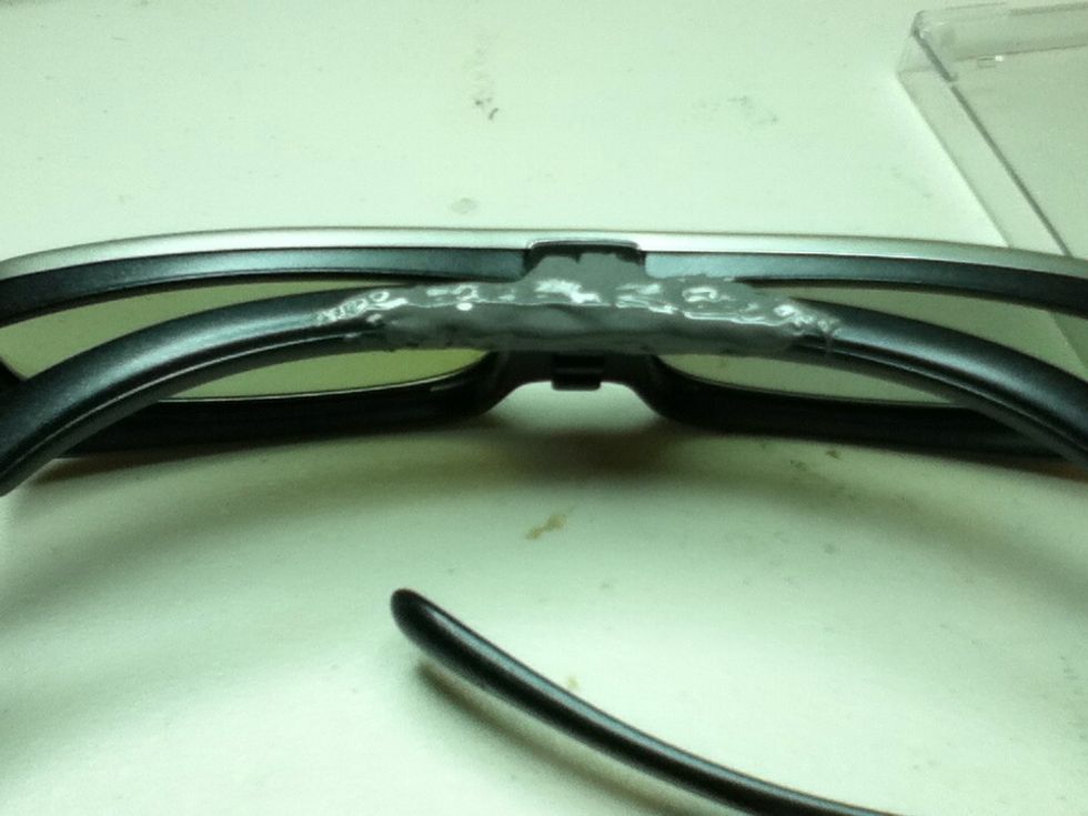 Cover the entire area and let the epoxy cure for at least 24 hours! Do not move while drying - it may break apart again and it would be a mess!