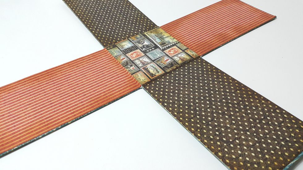 Cover the inside with 4pcs 3-3/4"x7" and 1pc of 3-3/4" square papers.